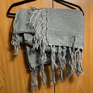 —Gray LuLaRoe Mimi Shawl